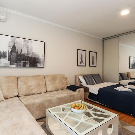 New Belgrade Apartments, Parking 5 Eur Per Day מראה חיצוני תמונה