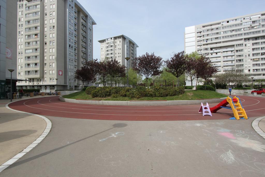 New Belgrade Apartments, Parking 5 Eur Per Day מראה חיצוני תמונה