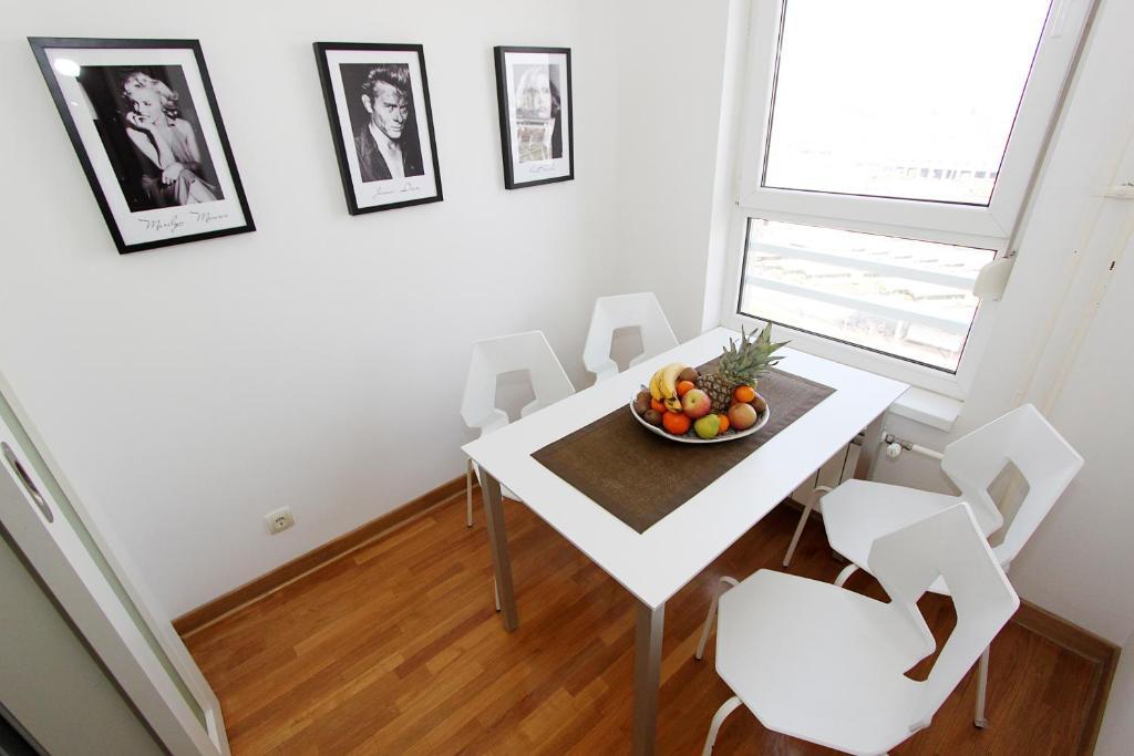 New Belgrade Apartments, Parking 5 Eur Per Day חדר תמונה
